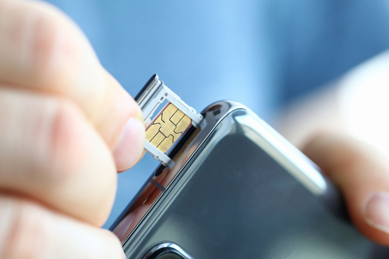 Uwaga na SIM Swapping. Oszustwo zaczyna się od duplikatu karty
