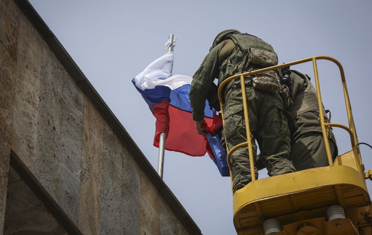 Separatyści wywiesili flagę Rosji na budynkach administracji w Switłodarśku w obwodzie donieckim