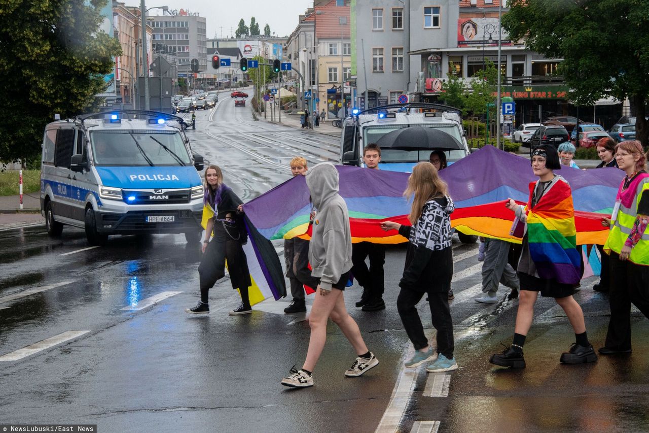 Incydent na Paradzie Równości. Policjant jechał na sygnale