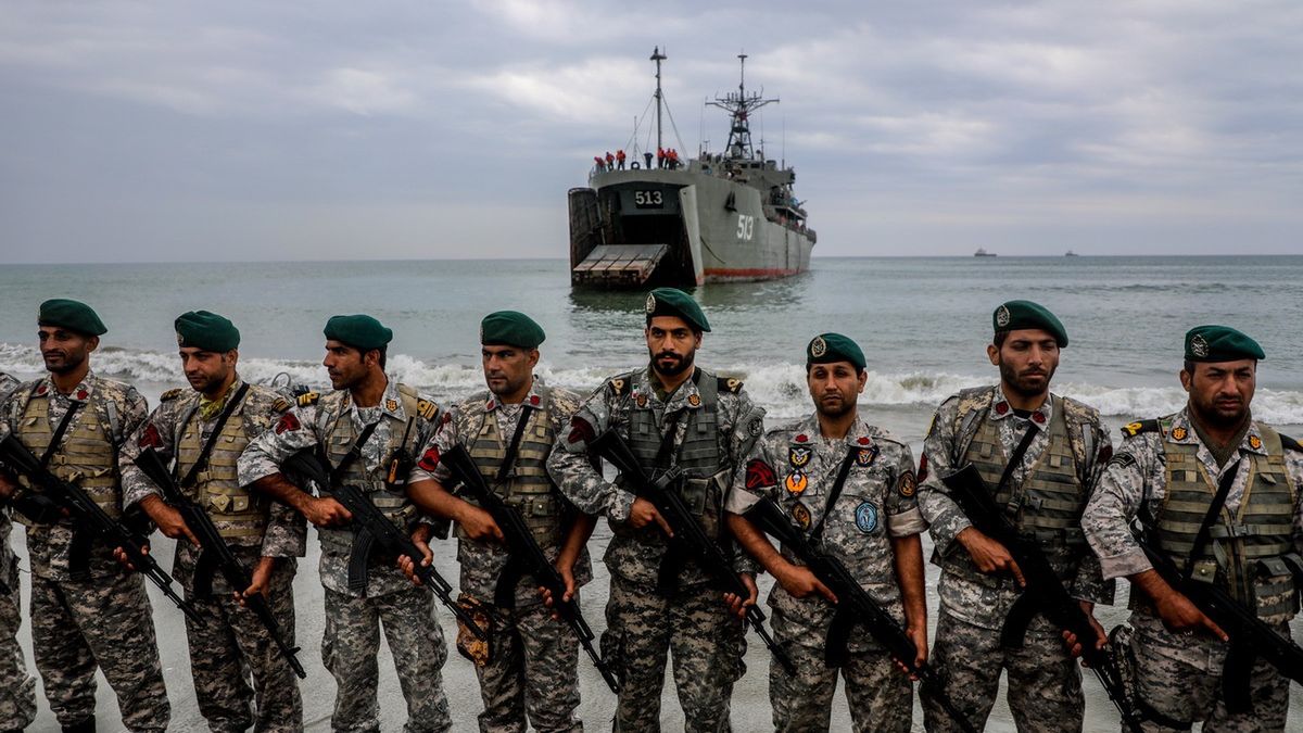JASK, IRAN - DECEMBER 30:  (----EDITORIAL USE ONLY - MANDATORY CREDIT - "IRANIAN ARMY - HANDOUT" - NO MARKETING NO ADVERTISING CAMPAIGNS - DISTRIBUTED AS A SERVICE TO CLIENTS----) Iranian soldiers take part in an annual military drill in the coast of the Gulf of Oman and near the strategic Strait of Hormuz, in Jask, Iran on December 30, 2022. (Photo by Iranian Army / Handout/Anadolu Agency via Getty Images)