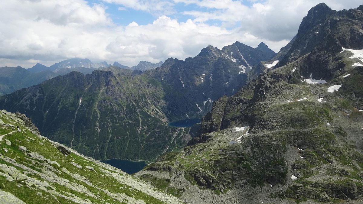 Dramatyczne sceny w Rysach. Pijany turysta spadł kilkadziesiąt metrów