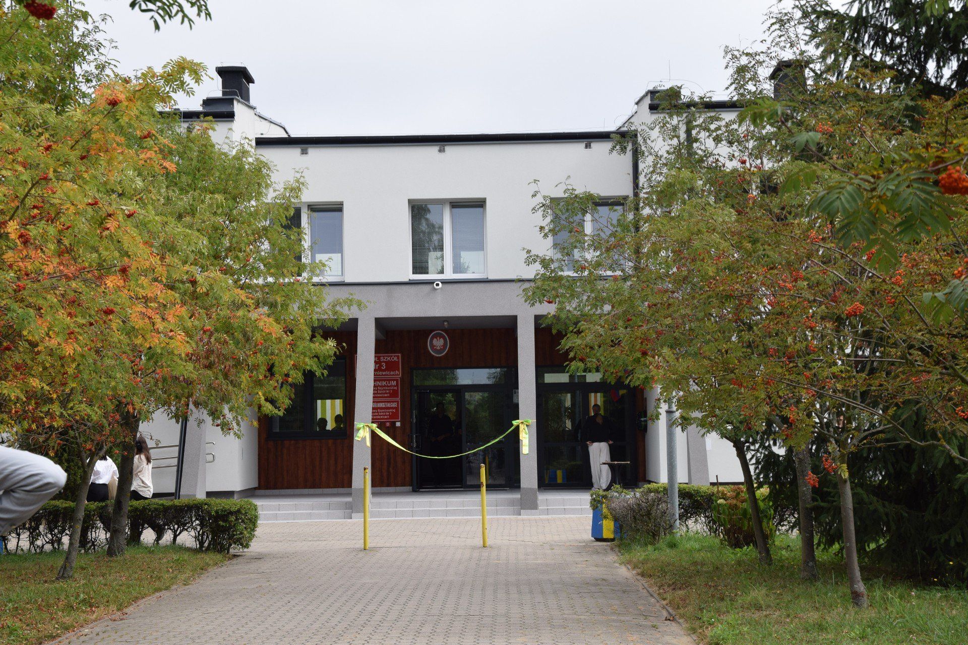 Rozpoczęcie roku szkolnego 2025/2026 w Zespole Szkół nr 3 w Skierniewicach było jedocześnie dniem oficjalnego oddania placówki po remoncie