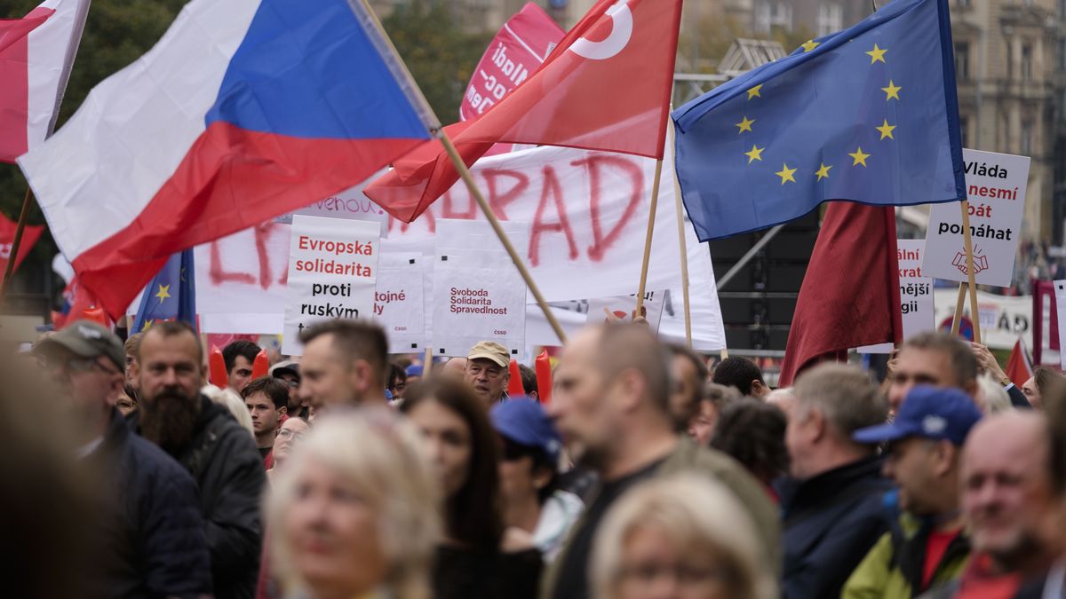 PRAGUE, CZECH REPUBLIC - OCTOBER 8: Several thousands demonstrators protest for price regulation or a freeze on real wages in Wenceslas Square on October 8, 2022 in Prague, Czech Republic. Trade unions at the Prague demonstrations called for the introduction of price regulation, to stop the decline in real wages or to nationalize critical infrastructure in the energy sector. According to them, the government must advocate for the protection of low-income groups and the middle class, which are most affected by the current crisis, and preserve social peace. The protest, which lasted about an hour and a half and ended with the national anthem, drew several thousand people, according to police estimates. (Photo by Thierry Monasse/Getty Images)
Thierry Monasse
confederation, czech-moravian, trade unions
