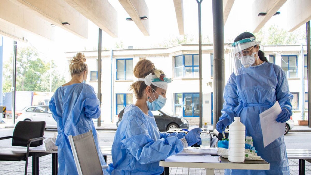 W zakładzie produkcyjnym w Tomaszowie Mazowieckim wykryto ognisko koronawirusa. 