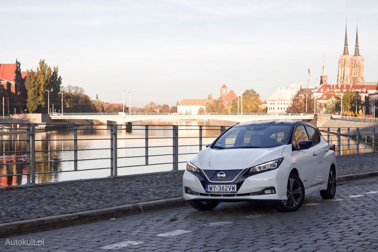 Nissana Leafa można teraz kupić już za 118 tys. zł, choć jest szansa, że auto będzie nawet tańsze - dzięki dopłatom