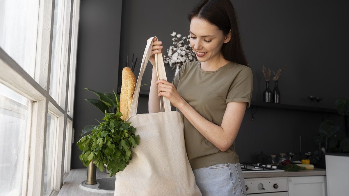Materiałowe torby trzeba odpowiednio czyścić.