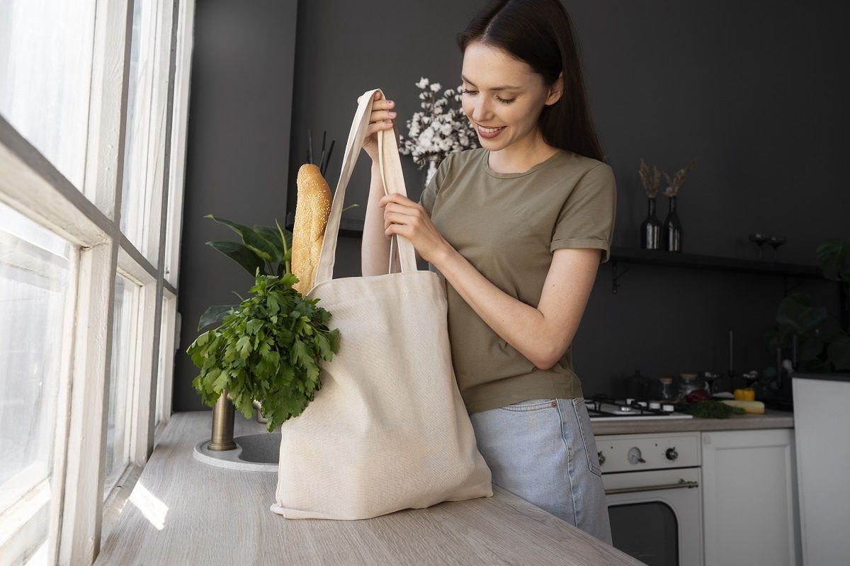 Maintaining reusable bags: Effective cleaning and disinfection guidance for eco-conscious shoppers
