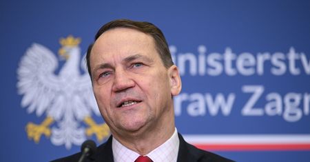 Minister Sikorski: ponad 700 osób wyjechało na Bliski Wschód od 1 marca