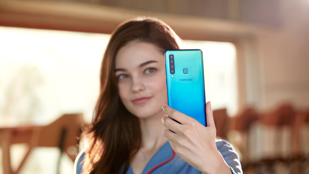 Galaxy A9 zaczyna się pojawiać w polskich sklepach. W końcu znana jest cena 1