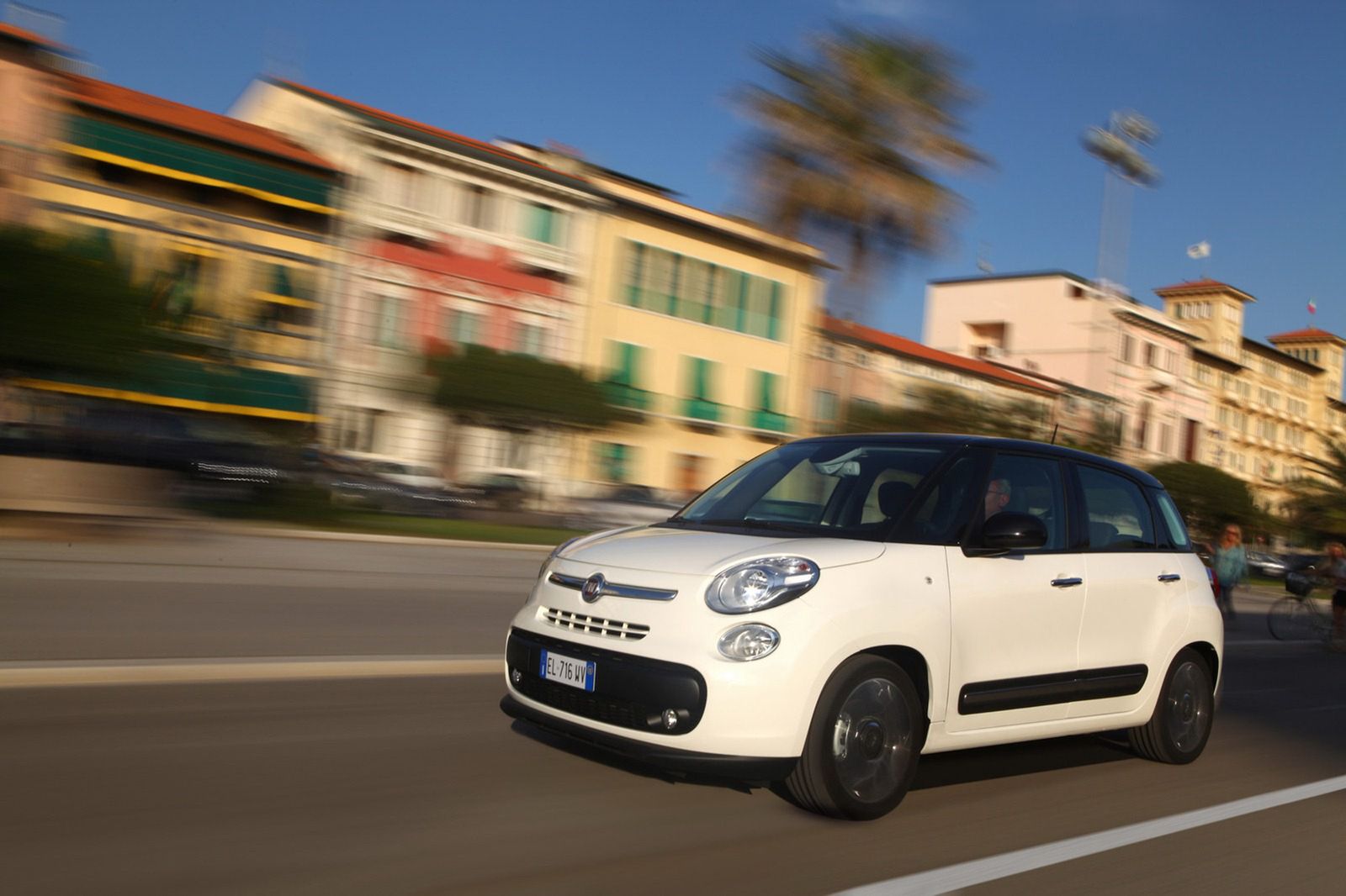 Fiat 500L - obszerna galeria zdjęć 17