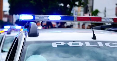 Jelenia Góra. Pokłócił się z rodzicami. Ze złości podpalił dwa samochody