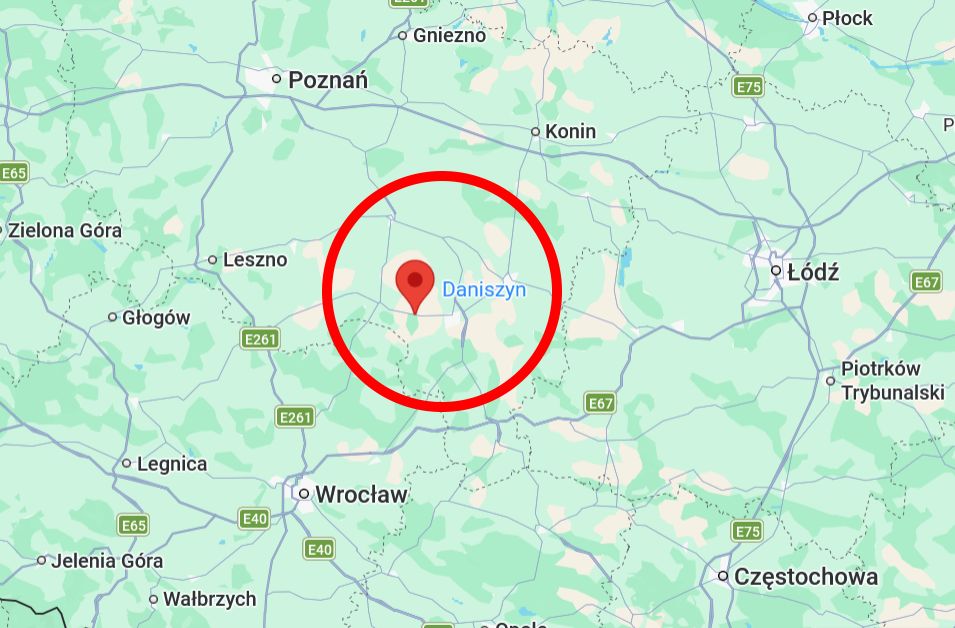 Samochód uderzony przez dwa pociągi. Groźny wypadek w Wielkopolsce