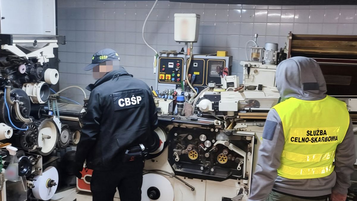 Służby zlikwidowały nielegalną fabrykę papierosów