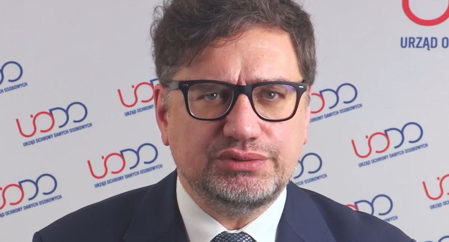 Deepfake z "nagą" nauczycielką. Urząd zawiadamia prokuraturę