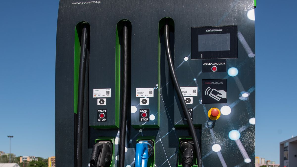 Pierwsze ładowarki Power Dot już stoją w Polsce