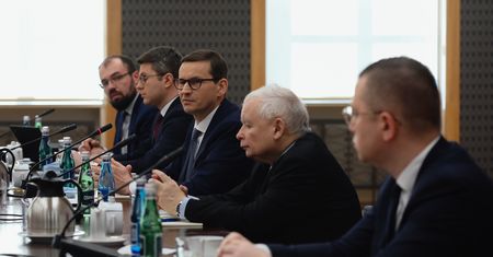 Sondaż powinien zaniepokoić PiS. Wieś nie wierzy, że rząd sobie poradzi