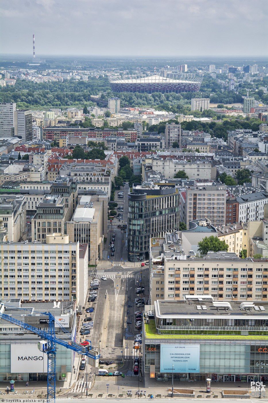 Warszawa. Widok na ulicę Złotą z tarasu Pałacu Kultury i Nauki. To samo centrum stolicy, nic więc dziwnego, że zabudowa budzi emocje