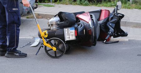 Zderzenie motocykla z dacią na ul. Jantarowej w Lublinie. Motocyklista trafił do szpitala [ZDJĘCIA]