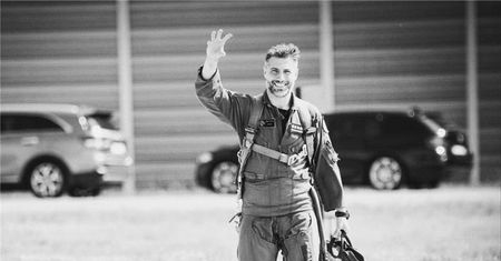 Pilot Maciej Krakowian był wspaniałym tatą. Pokazywał życie z bliźniakami