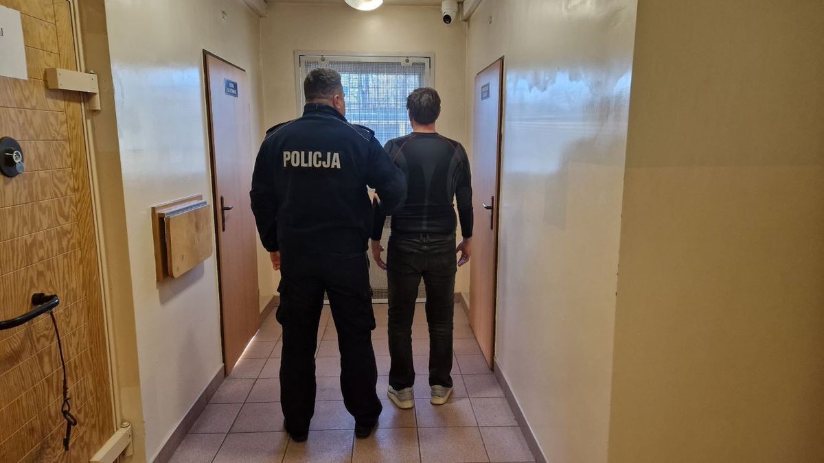 Nietrzeźwy mężczyzna częstował dzieci marihuaną.