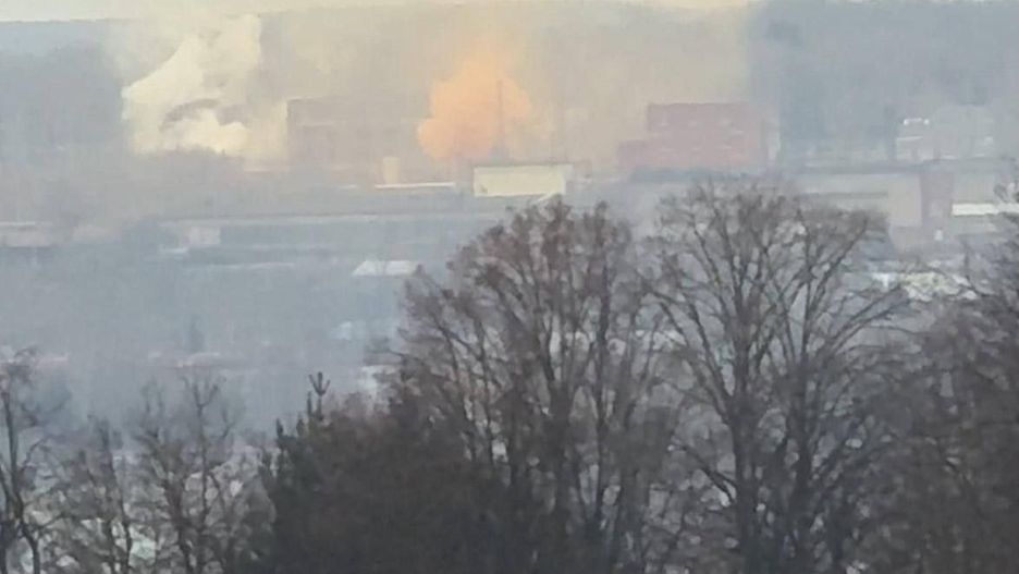 Dym wydobywający się z Aleksińskich Zakładów Chemicznych. 