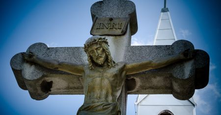 Raport ws. "sekty" o. Pawła M. Przemoc, molestowanie i zaburzenia tożsamości