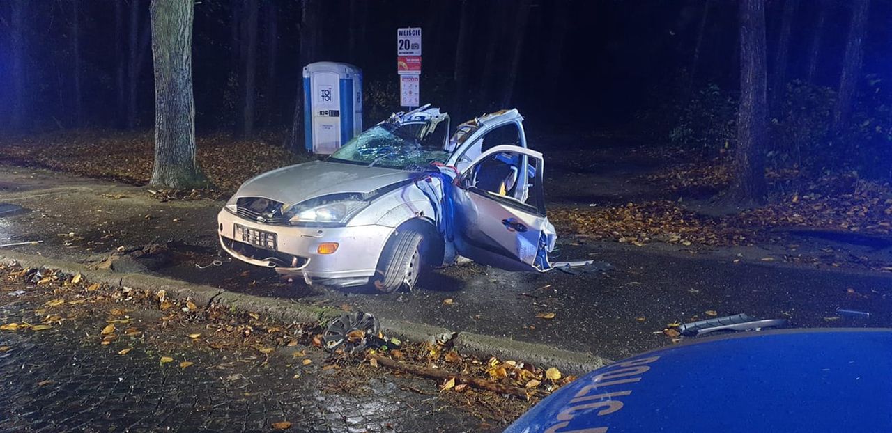 Jastrzębia Góra. Tragiczny wypadek, nie żyją dwie osoby (OSP Jastrzębia Góra)