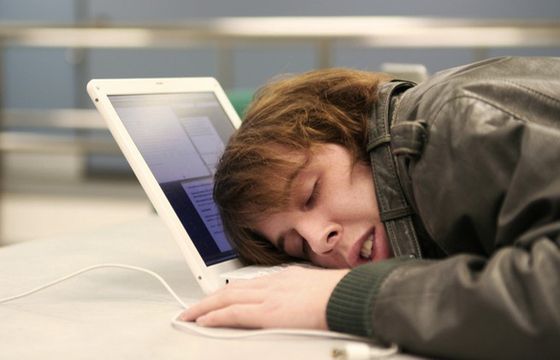 Co robią pracownicy na służbowych komputerach?