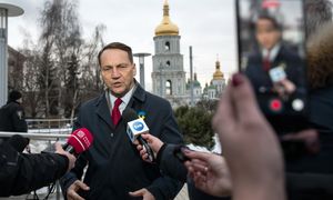 Sikorski: 90 mld euro dla Ukrainy zostanie wypłacone. "Na przetrwanie dwóch lat"