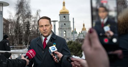 "Na przetrwanie dwóch lat". Sikorski przekazał wieści ws. 90 mld euro dla Ukrainy