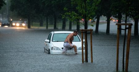 Pogoda. Przez Polskę przeszły gwałtowne ulewy. Piorun uderzył w szpital onkologiczny