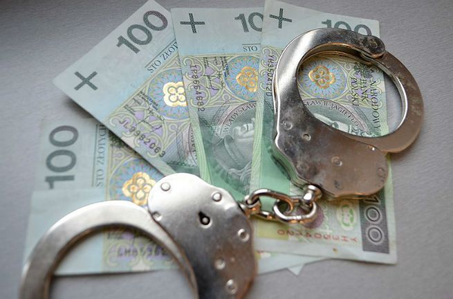 Policja zatrzymała czterech członków gangu, który naraził państwo na stratę 70 mln zł