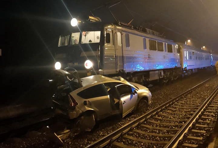 Koszmar na przejeździe kolejowym. 25-latka uciekła w ostatniej chwili