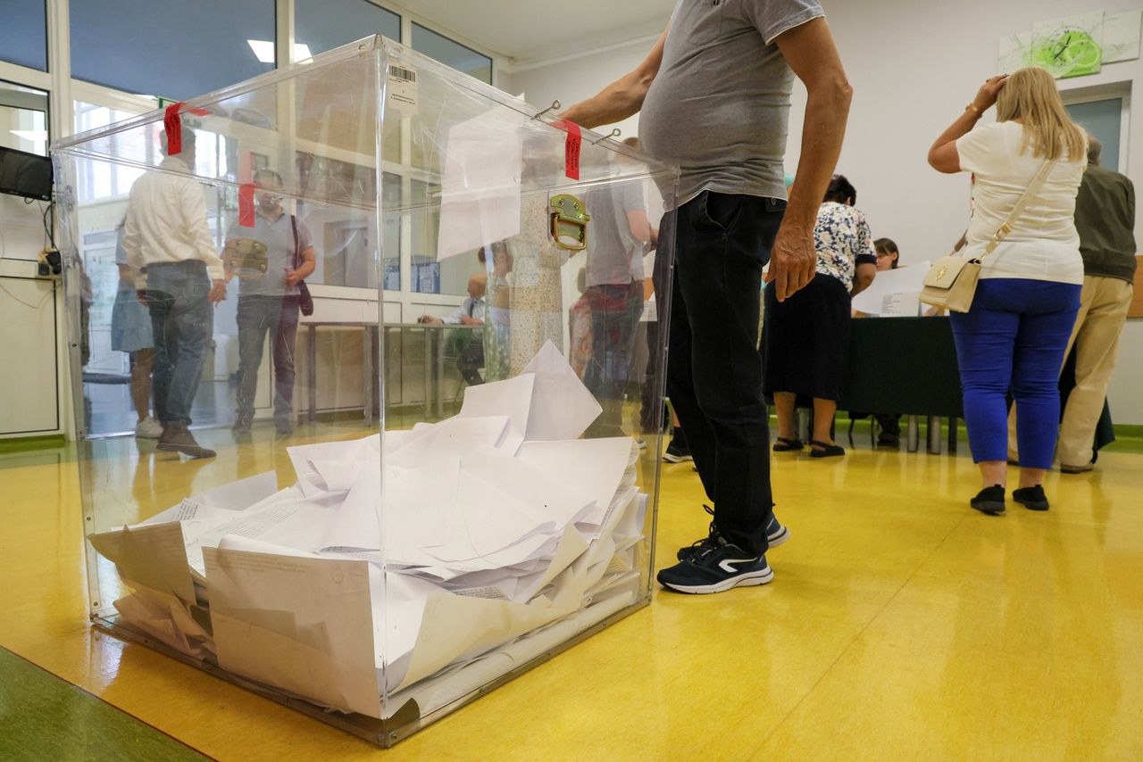 Skandal w Świebodzinie. Pijany mężczyzna przewrócił urnę wyborczą