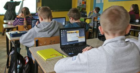 Resort cyfryzacji pokazał, jakie laptopy dostaną uczniowie