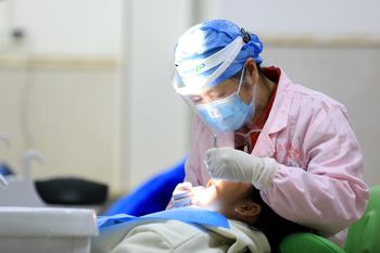 Nie lekceważ bólu zęba. "Guz przeżarł mu kości twarzy"