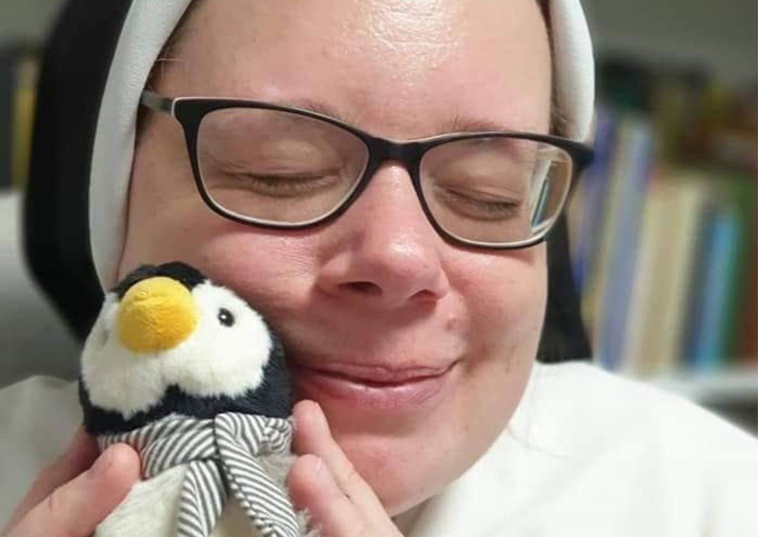 Polska zakonnica w światowym dniu pingwina. Zdjęcie robi furorę w sieci