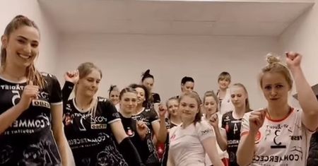 Taniec radości siatkarek. Wyszło za drugim razem