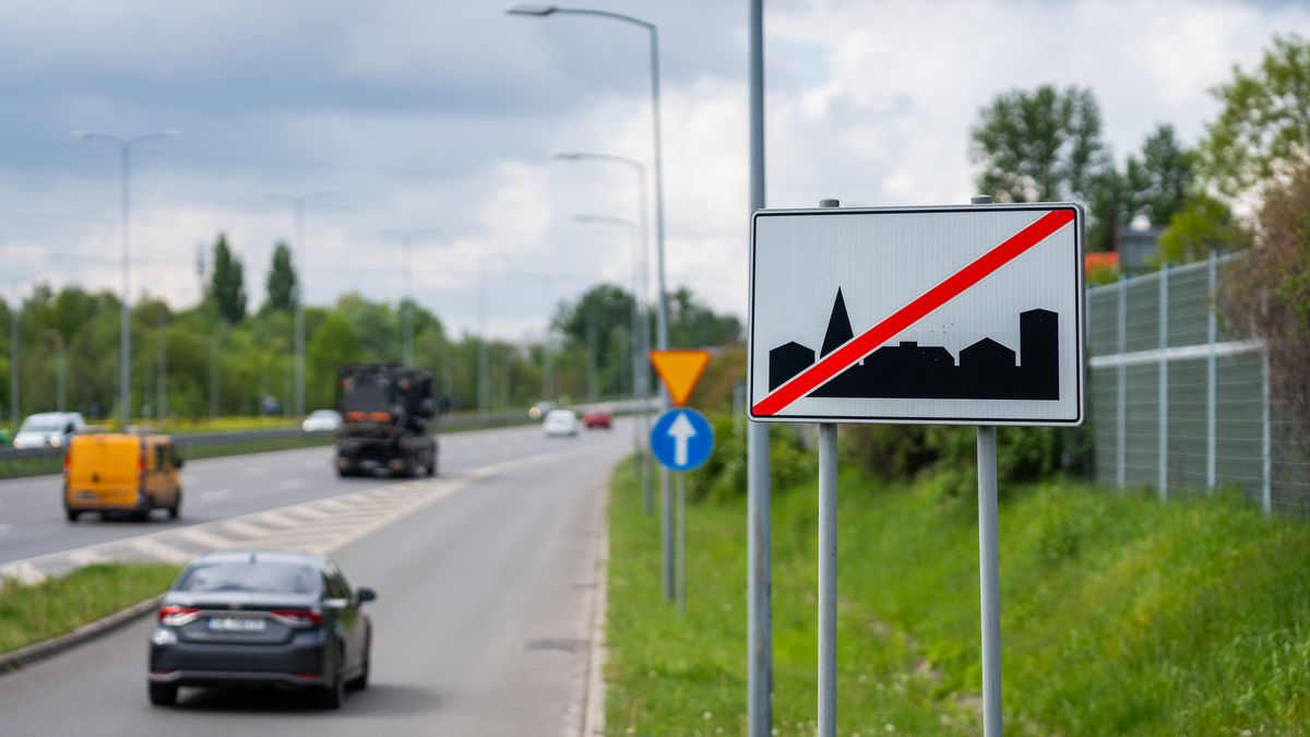 znak, droga, obszar, obszar zabudowany, miasto, mandat, prawo jazdy, koniec, egzamin, przepisy, ruch drogowy, polska, kara, kodeks drogowy, autostrada, samochód