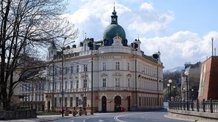Bielsko-Biała: Budynek poczty głównej trafił do rejestru zabytków. Rzeźby Jowisza z orłem i Merkurego z laską wężową nie są przypadkowe