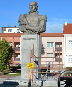 Areszt za zamach na zabytek. Nawet 8 lat więzienia za czerwoną farbę