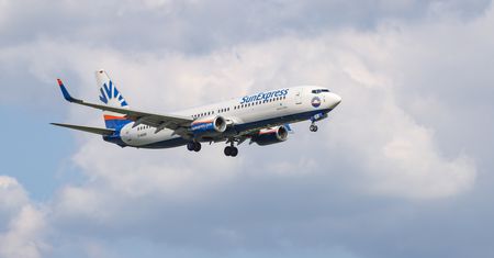 Pilot zgłosił problemy. Awaryjnie lądował na Okęciu