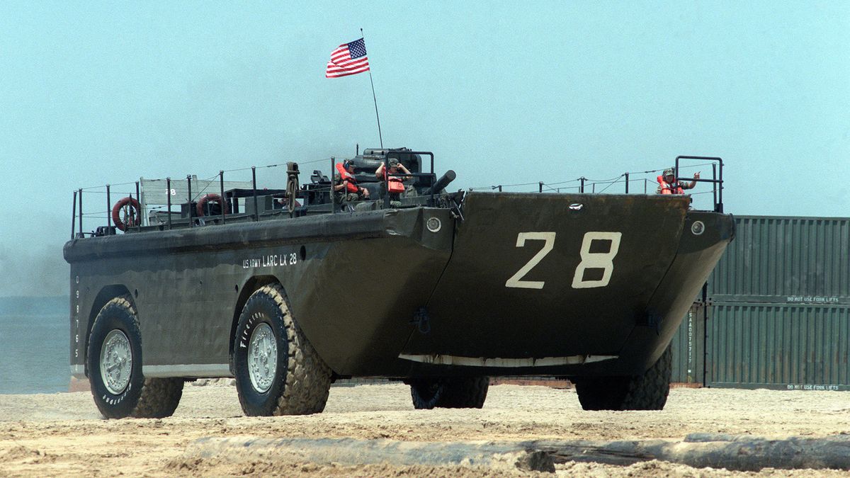 19 metrów długości i 100 ton ładowności - liczby zdecydowanie robią wrażenie.