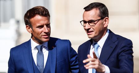Premier w Paryżu: "9 mld euro dla Ukrainy". Przelewu nie ma