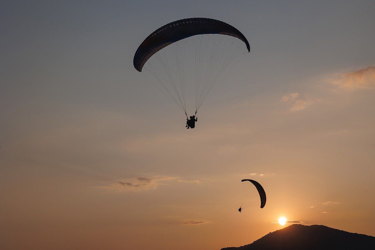A 104-year-old woman jumped with a parachute. A new world record