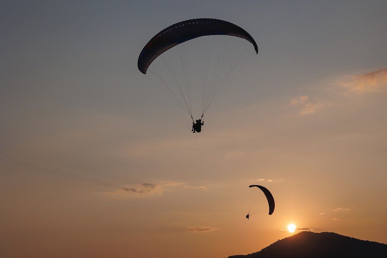 A 104-year-old woman jumped with a parachute. A new world record