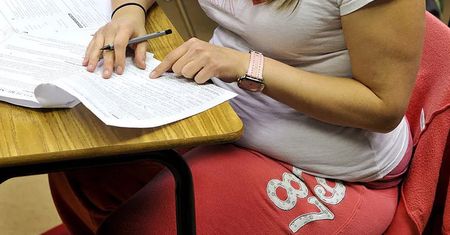 Podał matkę do sądu. "Bierze 800+, a kupuje salceson, zamiast szynki"
