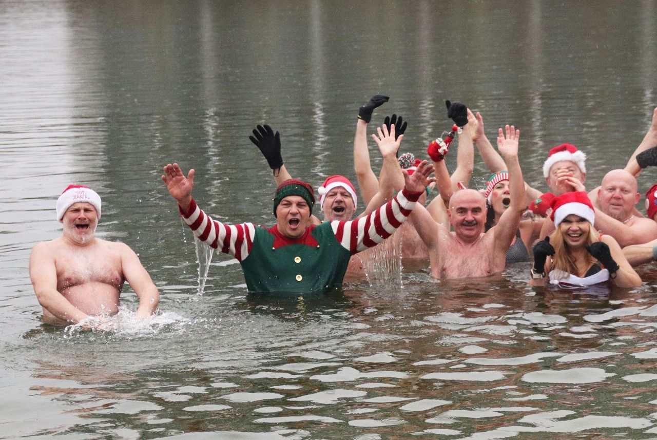 Rzeszów: Mikołajkowe morsowanie na Żwirowni połączone z licytacją fantów na rzecz Podkarpackiego Hospicjum dla Dzieci