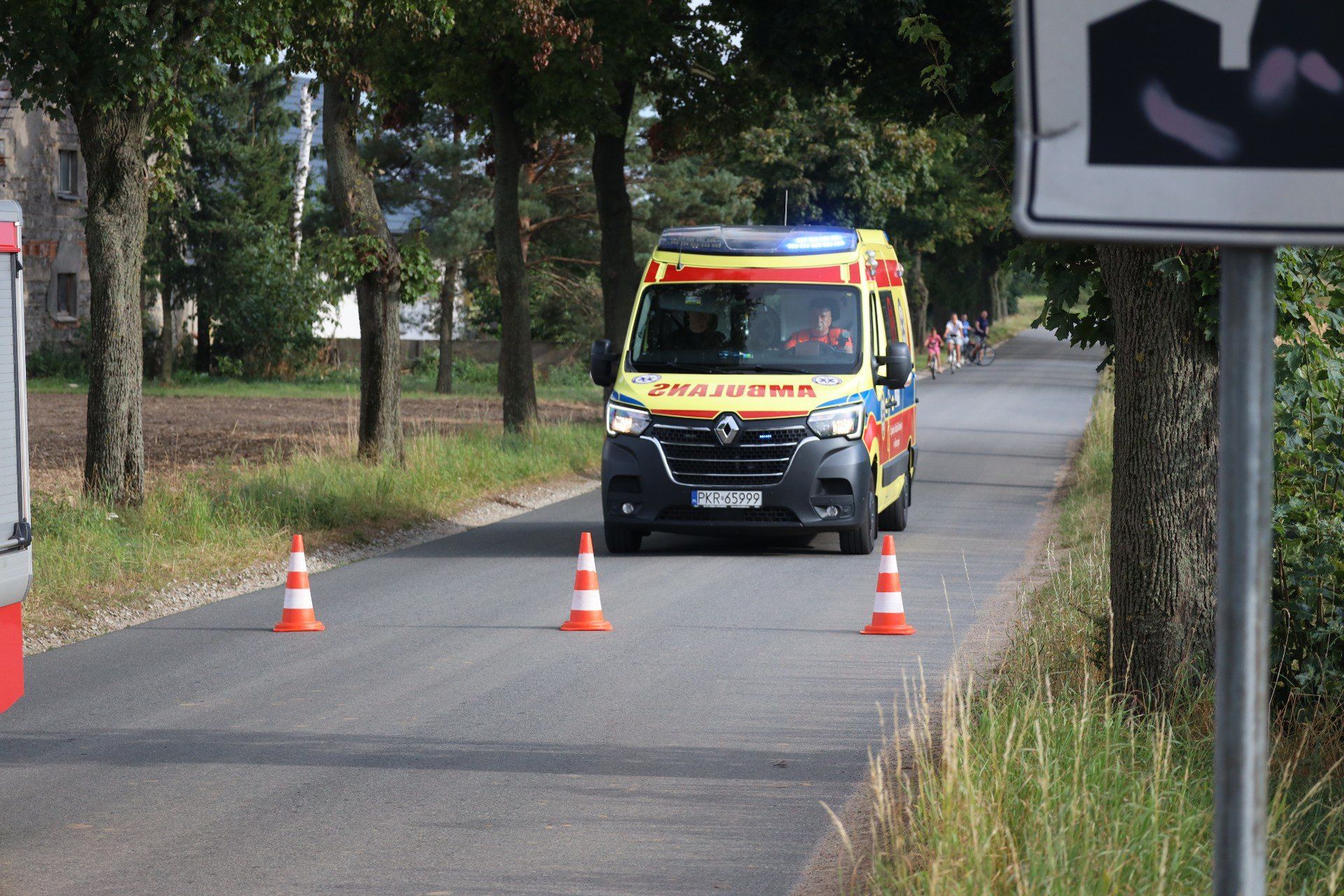 Po przebadaniu osoby poszkodowanej przez personel medyczny kierownik zespołu podjął decyzję o zabraniu poszkodowanego do SOR