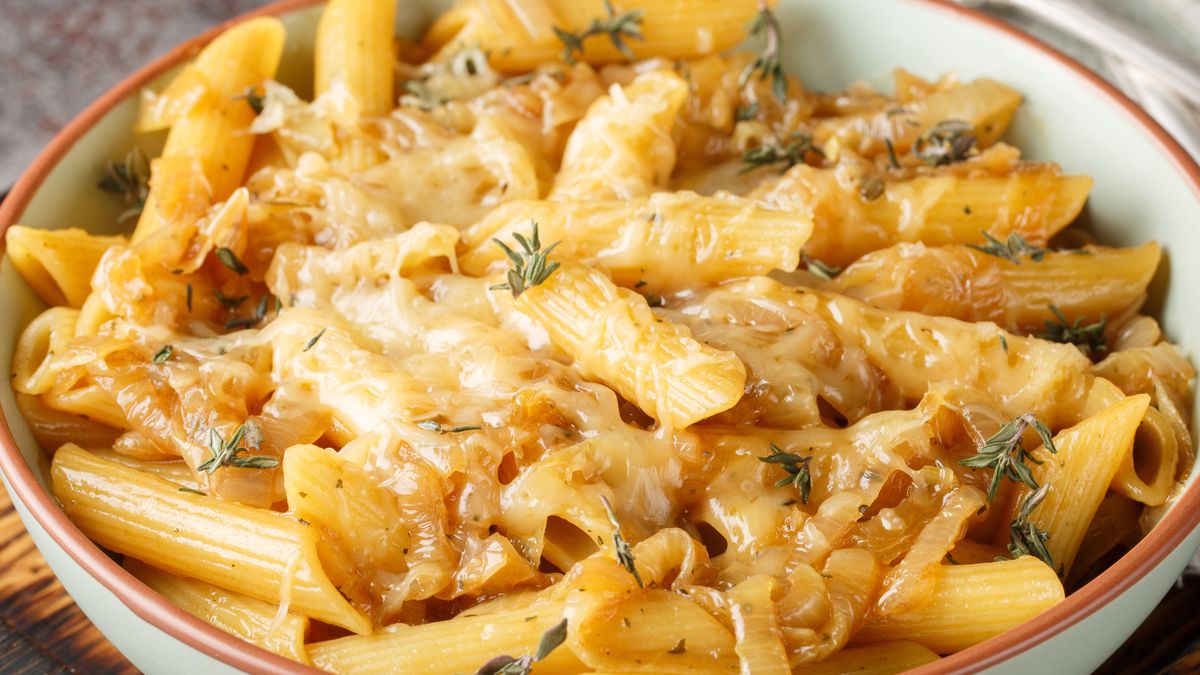 Szybki sos do makaronu. W roli głównej cebula